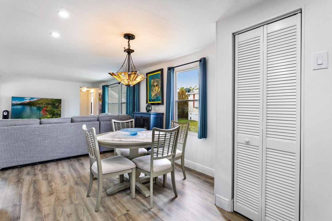 Active With Contract: $215,000 (3 beds, 2 baths, 1113 Square Feet)