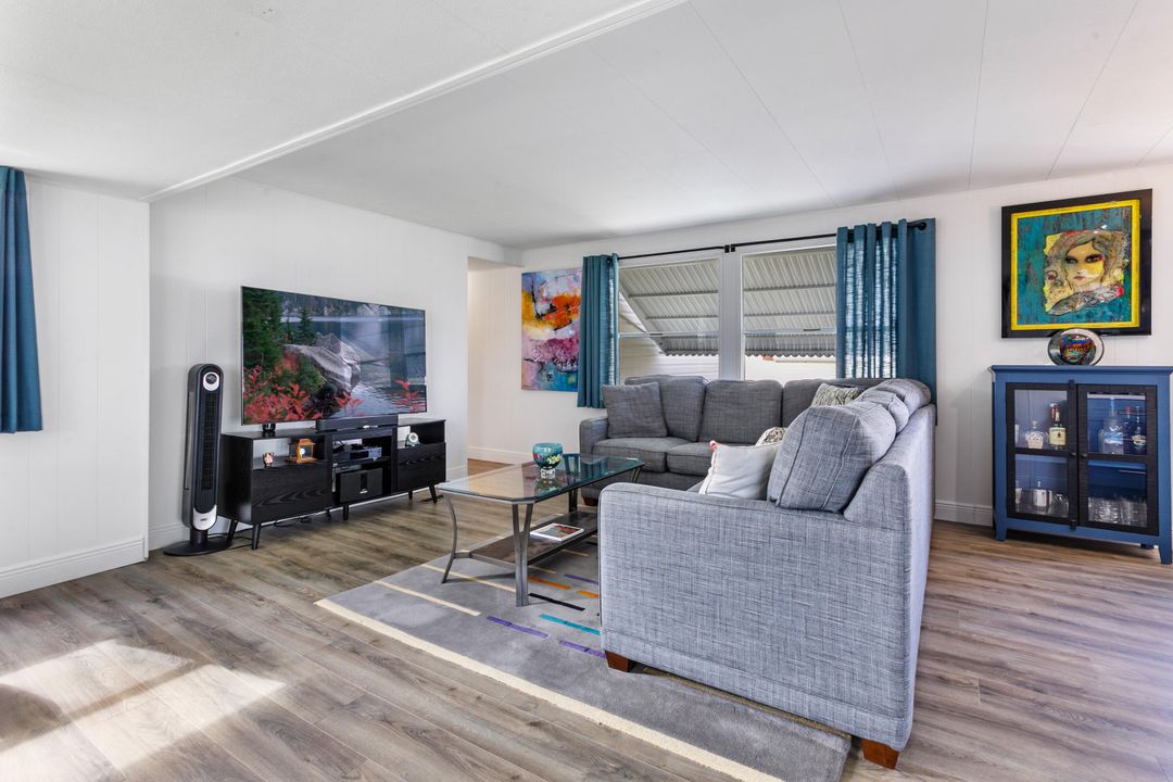 Active With Contract: $215,000 (3 beds, 2 baths, 1113 Square Feet)