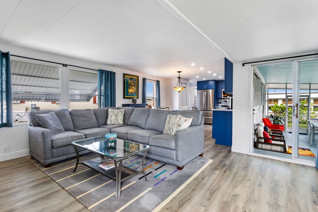 Active With Contract: $215,000 (3 beds, 2 baths, 1113 Square Feet)