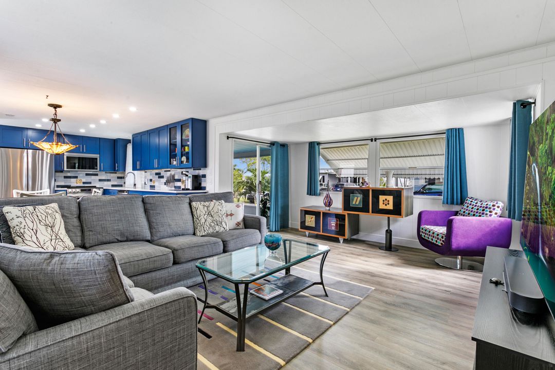 Active With Contract: $215,000 (3 beds, 2 baths, 1113 Square Feet)