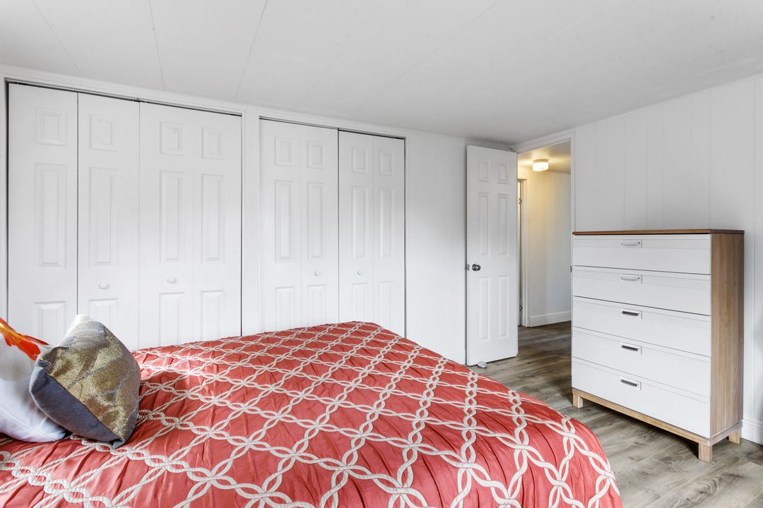 Active With Contract: $215,000 (3 beds, 2 baths, 1113 Square Feet)