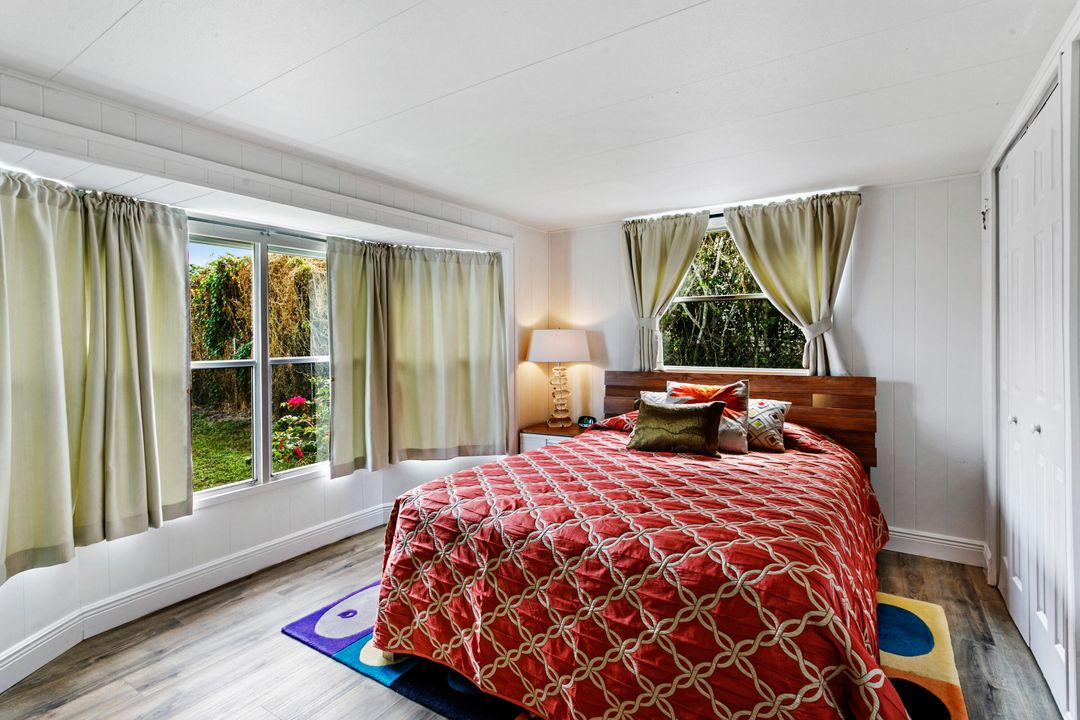 Active With Contract: $215,000 (3 beds, 2 baths, 1113 Square Feet)