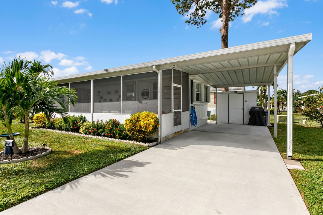 Active With Contract: $215,000 (3 beds, 2 baths, 1113 Square Feet)