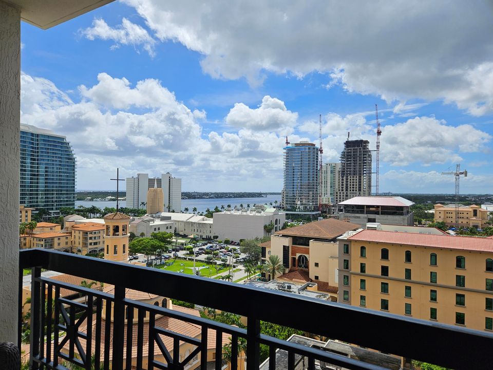 合同活跃: $948,000 (2 贝兹, 2 浴室, 1333 平方英尺)