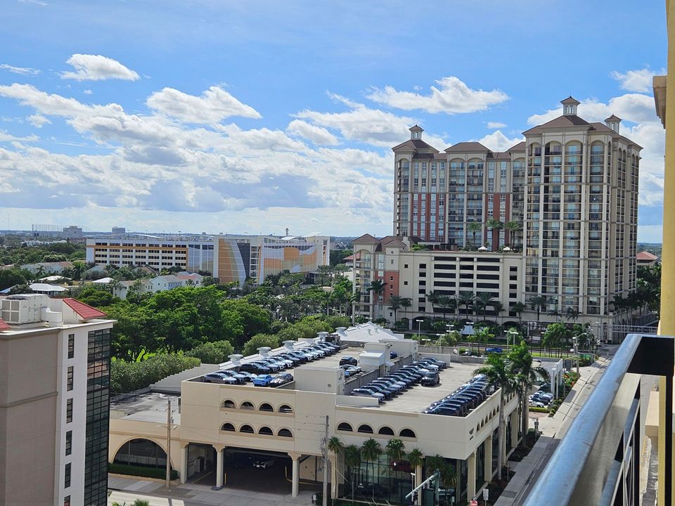 合同活跃: $948,000 (2 贝兹, 2 浴室, 1333 平方英尺)