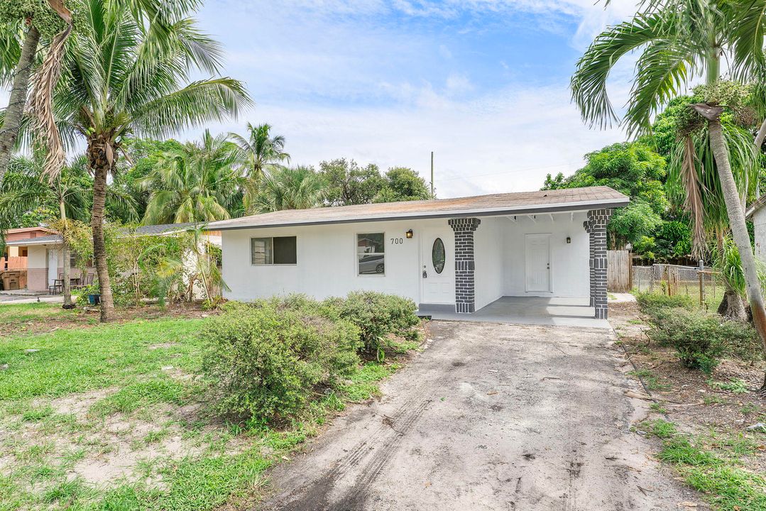 Recently Rented: $3,000 (4 beds, 2 baths, 1460 Square Feet)