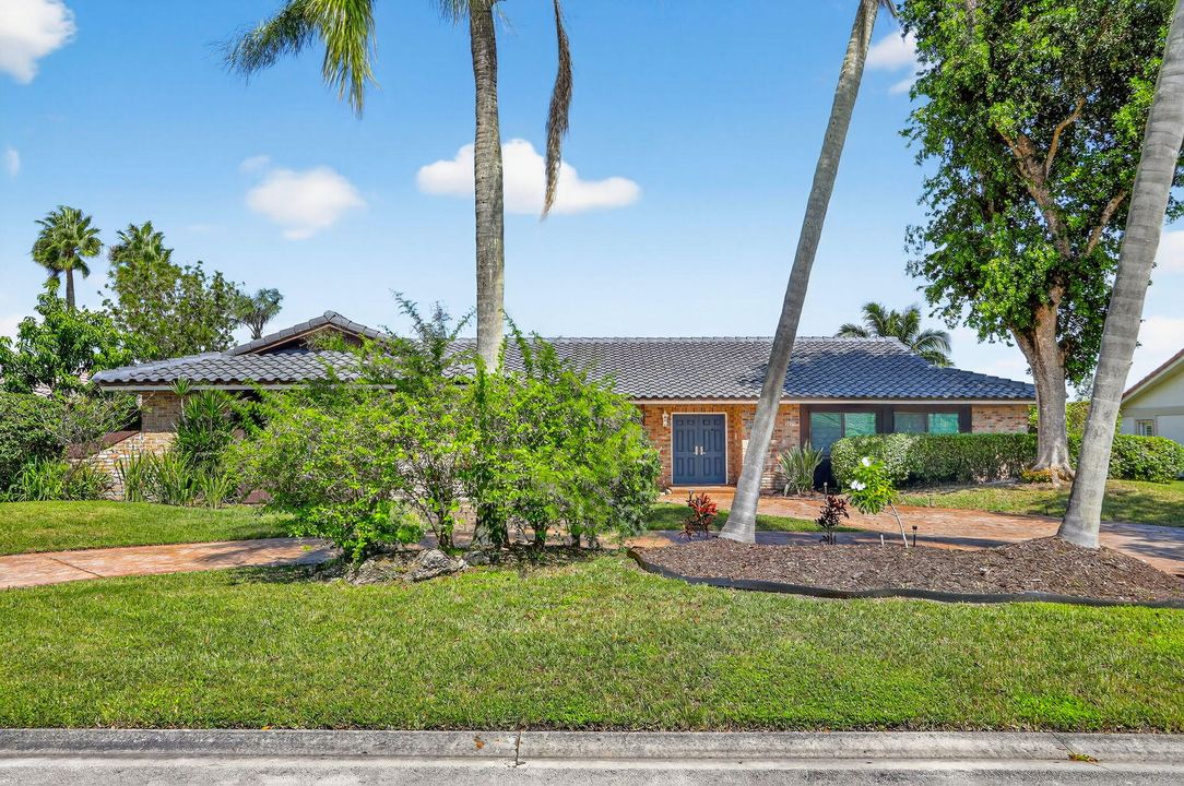 For Sale: $920,000 (4 beds, 2 baths, 2888 Square Feet)