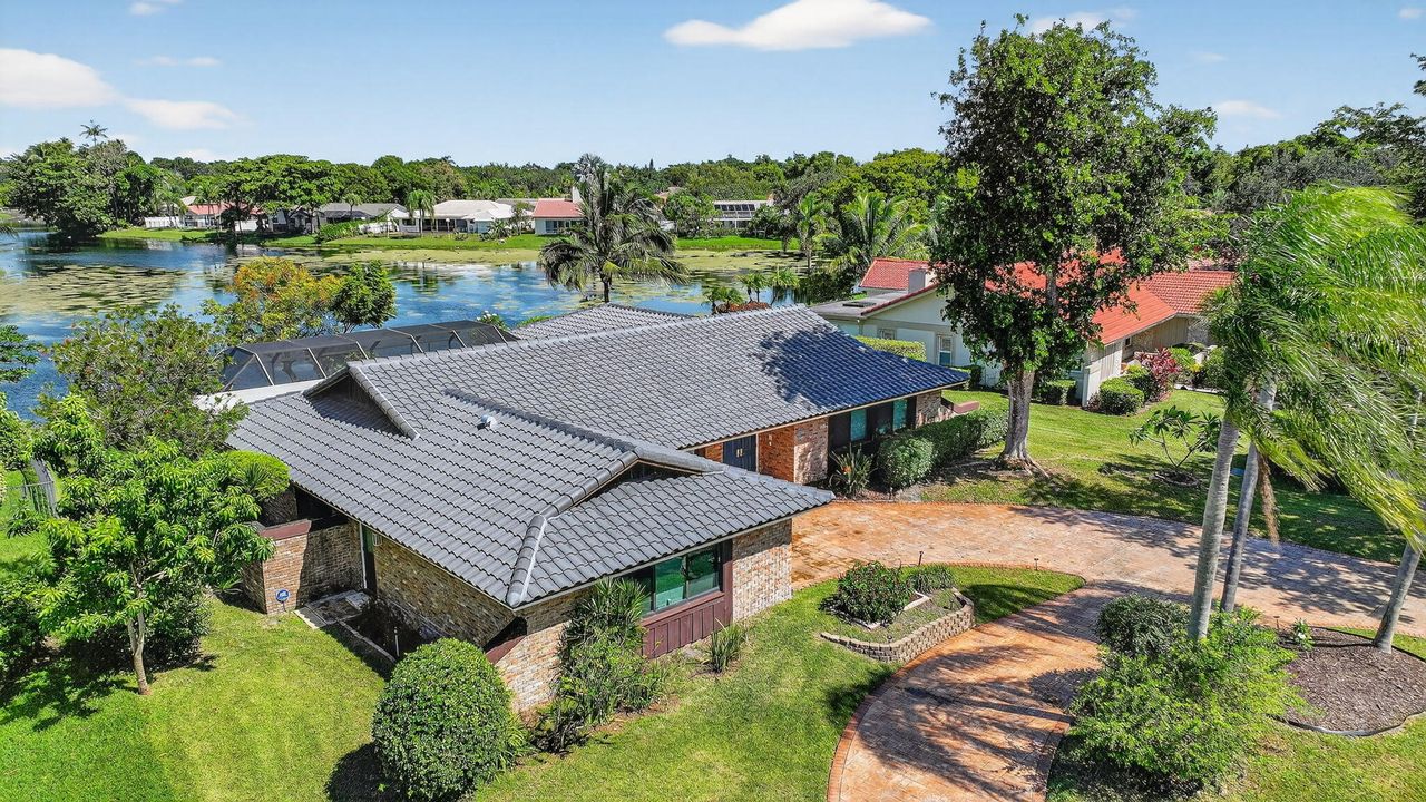 For Sale: $920,000 (4 beds, 2 baths, 2888 Square Feet)