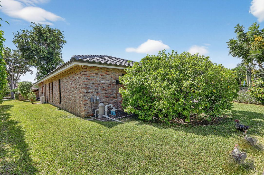 For Sale: $920,000 (4 beds, 2 baths, 2888 Square Feet)