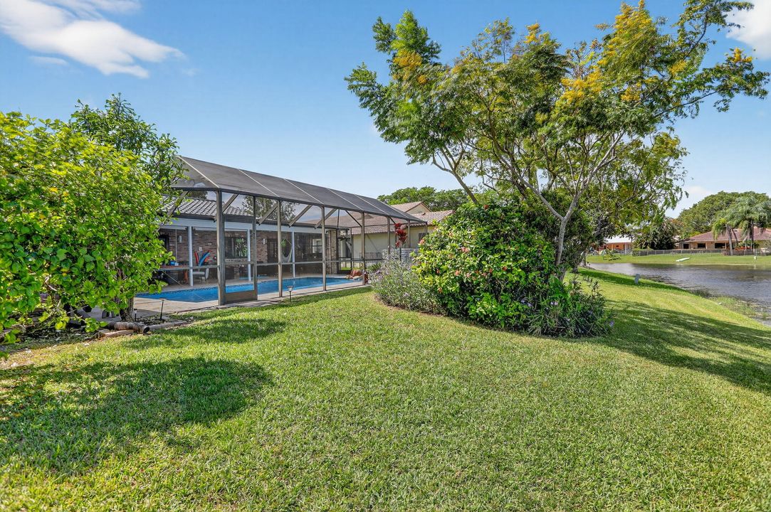 For Sale: $920,000 (4 beds, 2 baths, 2888 Square Feet)