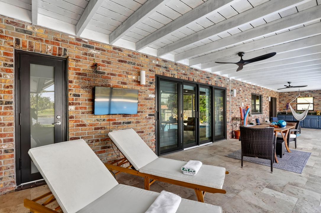 For Sale: $920,000 (4 beds, 2 baths, 2888 Square Feet)