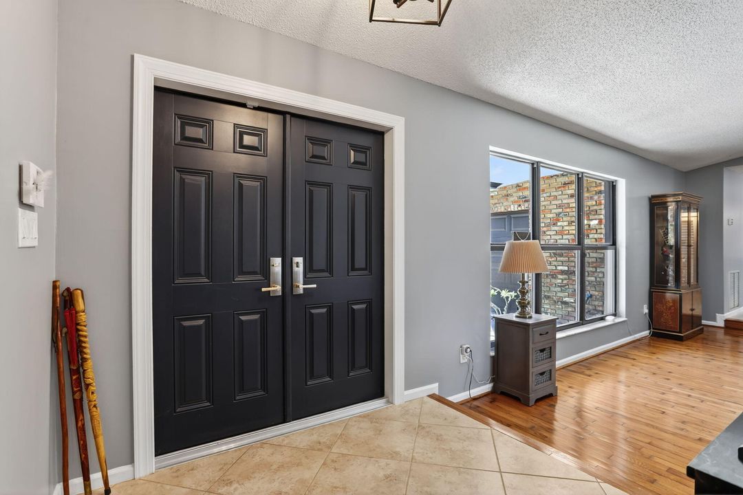 For Sale: $920,000 (4 beds, 2 baths, 2888 Square Feet)