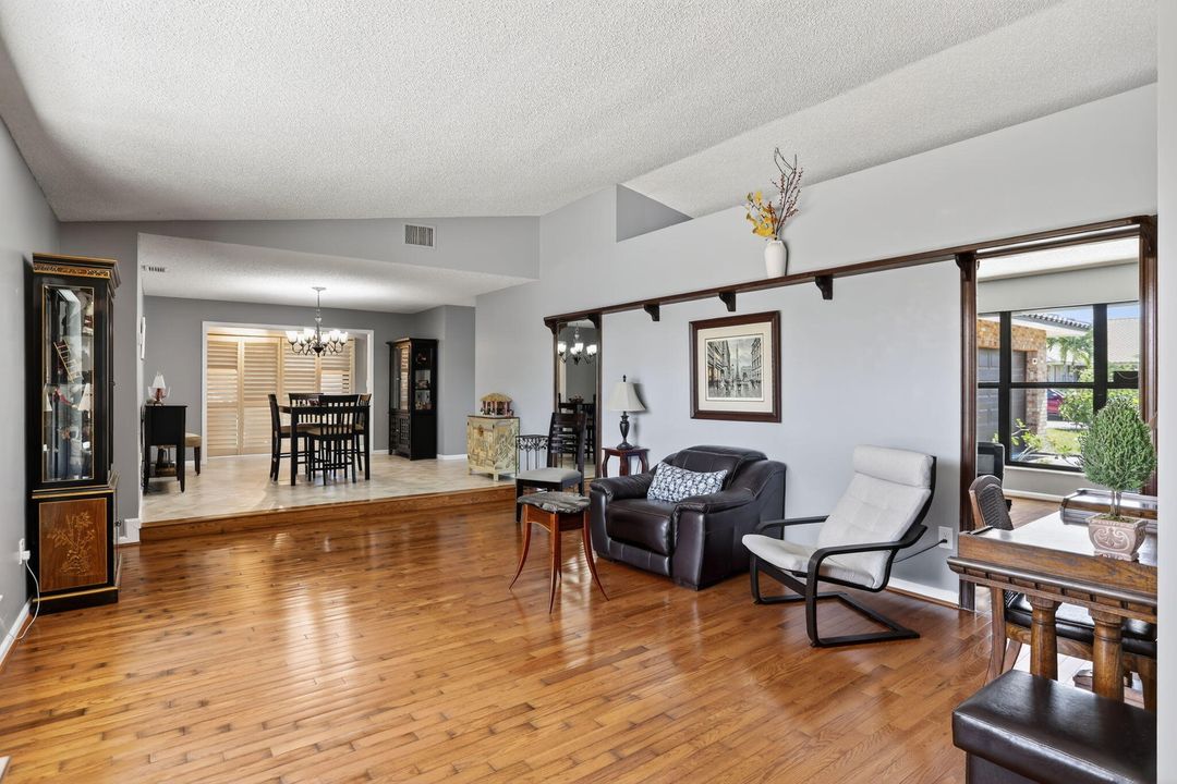 For Sale: $920,000 (4 beds, 2 baths, 2888 Square Feet)