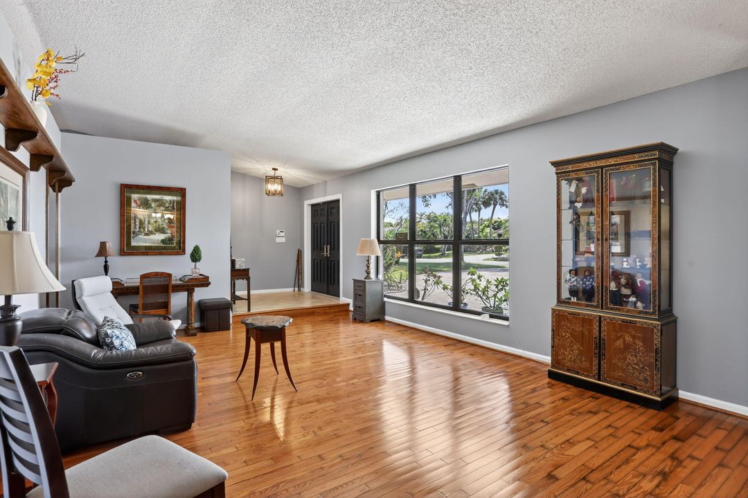 For Sale: $920,000 (4 beds, 2 baths, 2888 Square Feet)