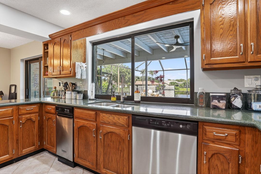 For Sale: $920,000 (4 beds, 2 baths, 2888 Square Feet)