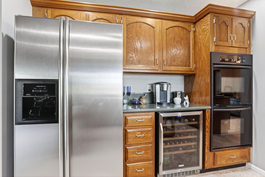 For Sale: $920,000 (4 beds, 2 baths, 2888 Square Feet)