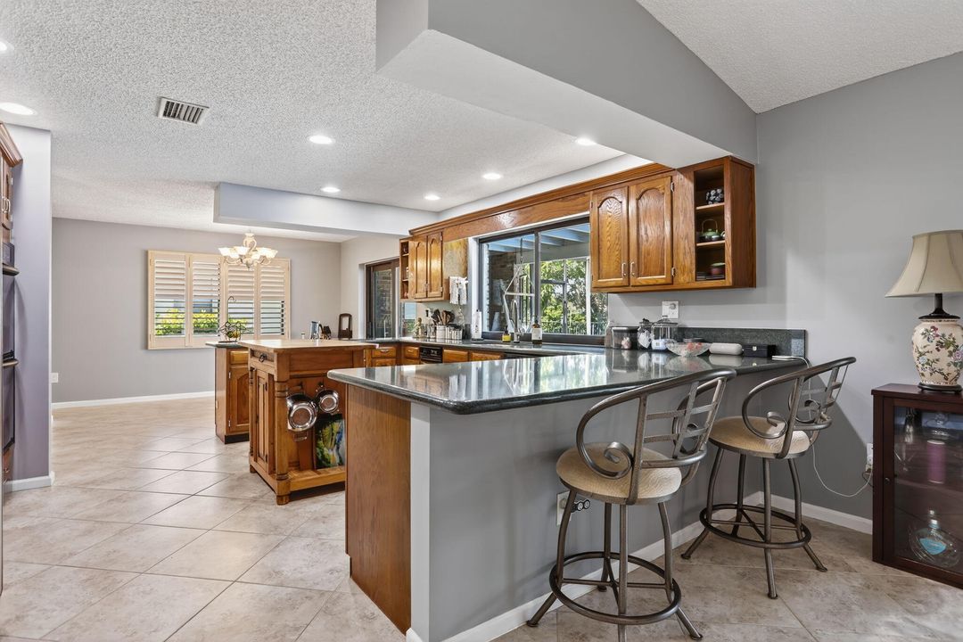 For Sale: $920,000 (4 beds, 2 baths, 2888 Square Feet)