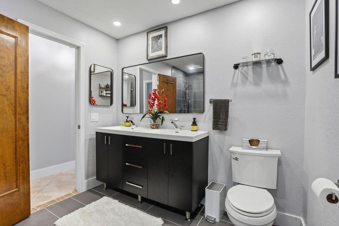 For Sale: $920,000 (4 beds, 2 baths, 2888 Square Feet)