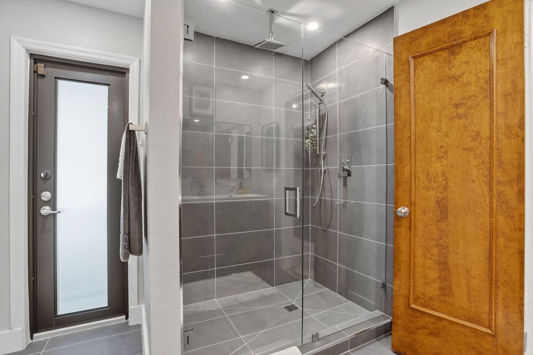 For Sale: $920,000 (4 beds, 2 baths, 2888 Square Feet)