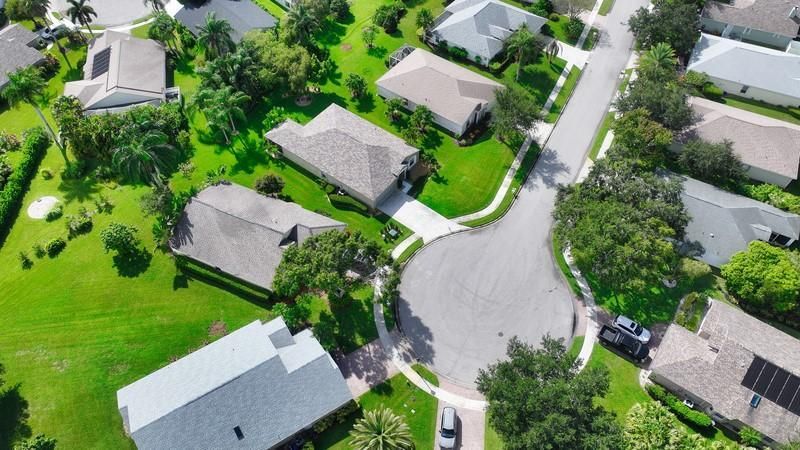 На продажу: $410,000 (4 спален, 2 ванн, 1942 Квадратных фут)