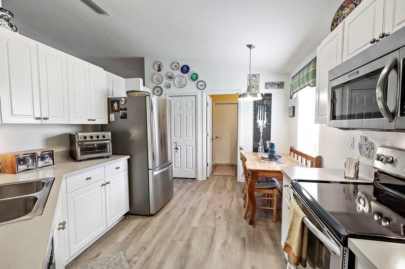 На продажу: $410,000 (4 спален, 2 ванн, 1942 Квадратных фут)