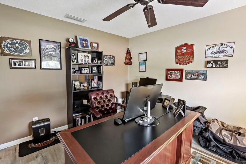 На продажу: $410,000 (4 спален, 2 ванн, 1942 Квадратных фут)