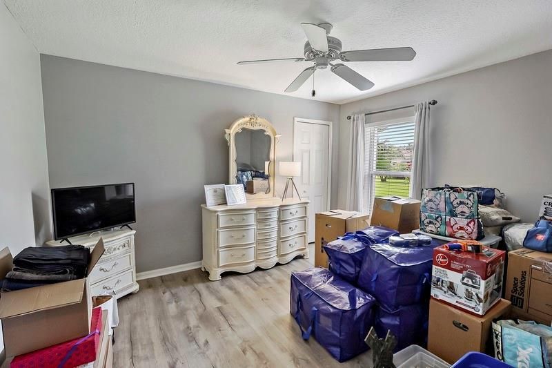 На продажу: $410,000 (4 спален, 2 ванн, 1942 Квадратных фут)