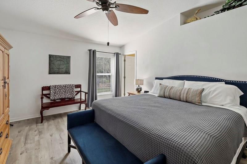 На продажу: $410,000 (4 спален, 2 ванн, 1942 Квадратных фут)