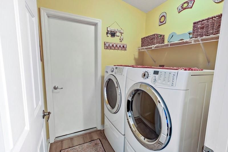 На продажу: $410,000 (4 спален, 2 ванн, 1942 Квадратных фут)