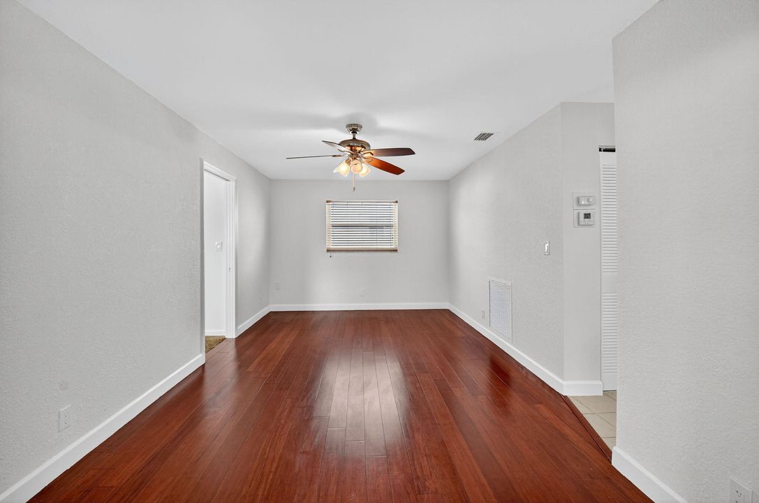 Active With Contract: $299,999 (2 beds, 2 baths, 1364 Square Feet)