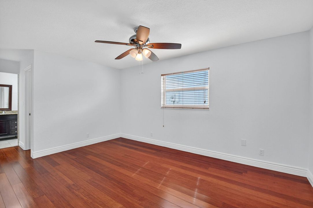 Active With Contract: $299,999 (2 beds, 2 baths, 1364 Square Feet)