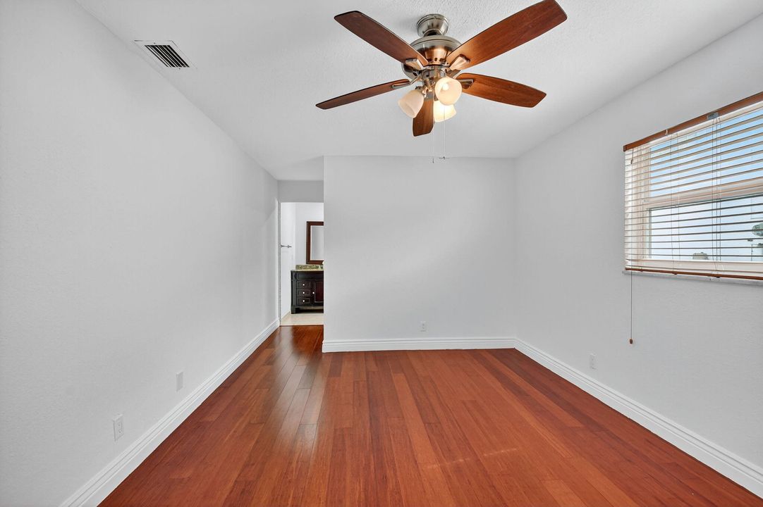 Active With Contract: $299,999 (2 beds, 2 baths, 1364 Square Feet)