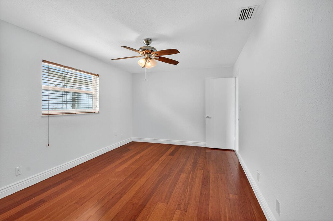 Active With Contract: $299,999 (2 beds, 2 baths, 1364 Square Feet)