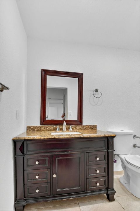 Active With Contract: $299,999 (2 beds, 2 baths, 1364 Square Feet)