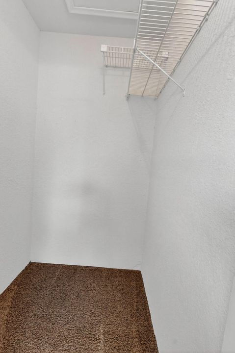 Active With Contract: $299,999 (2 beds, 2 baths, 1364 Square Feet)