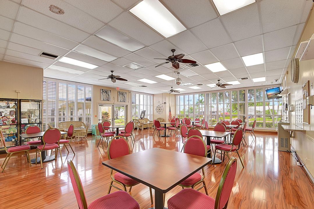 Active With Contract: $299,999 (2 beds, 2 baths, 1364 Square Feet)