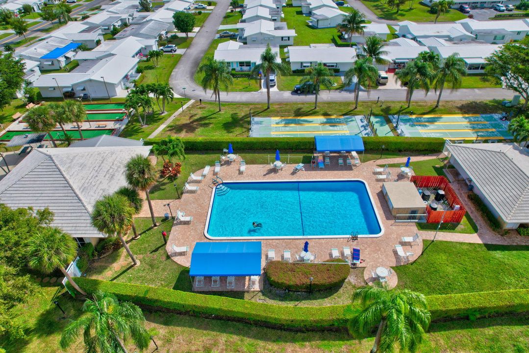 Active With Contract: $299,999 (2 beds, 2 baths, 1364 Square Feet)