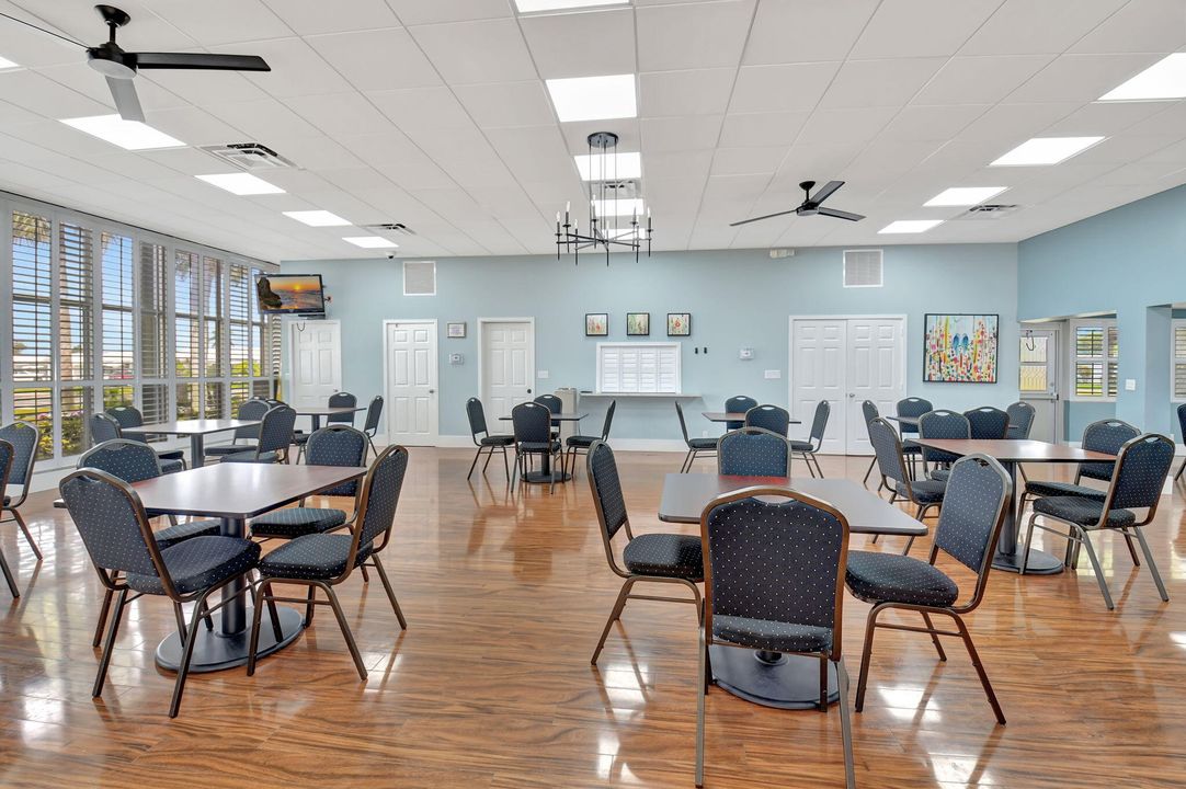 Active With Contract: $299,999 (2 beds, 2 baths, 1364 Square Feet)