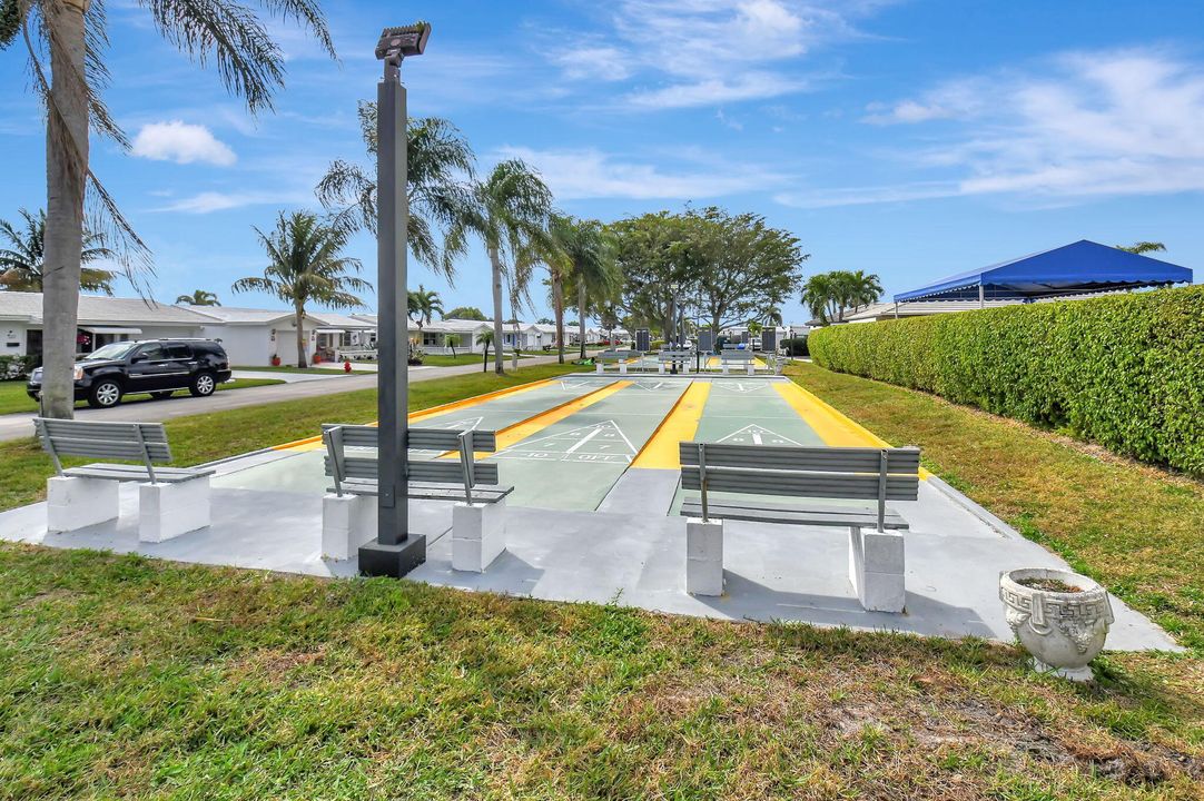 Active With Contract: $299,999 (2 beds, 2 baths, 1364 Square Feet)