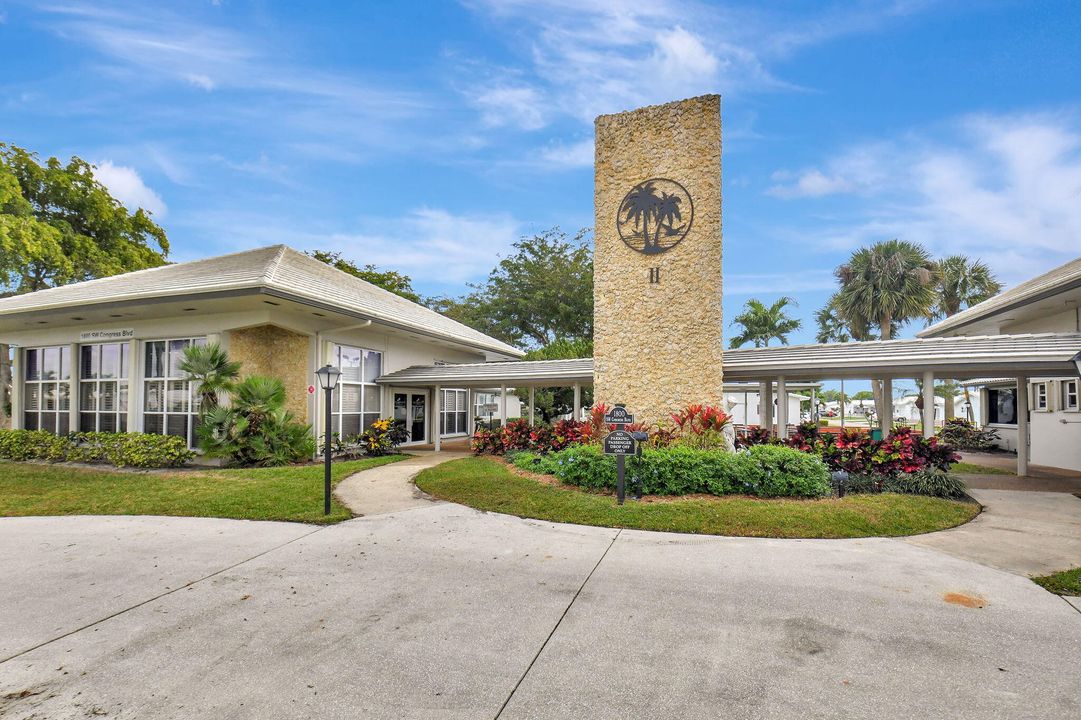 Active With Contract: $299,999 (2 beds, 2 baths, 1364 Square Feet)