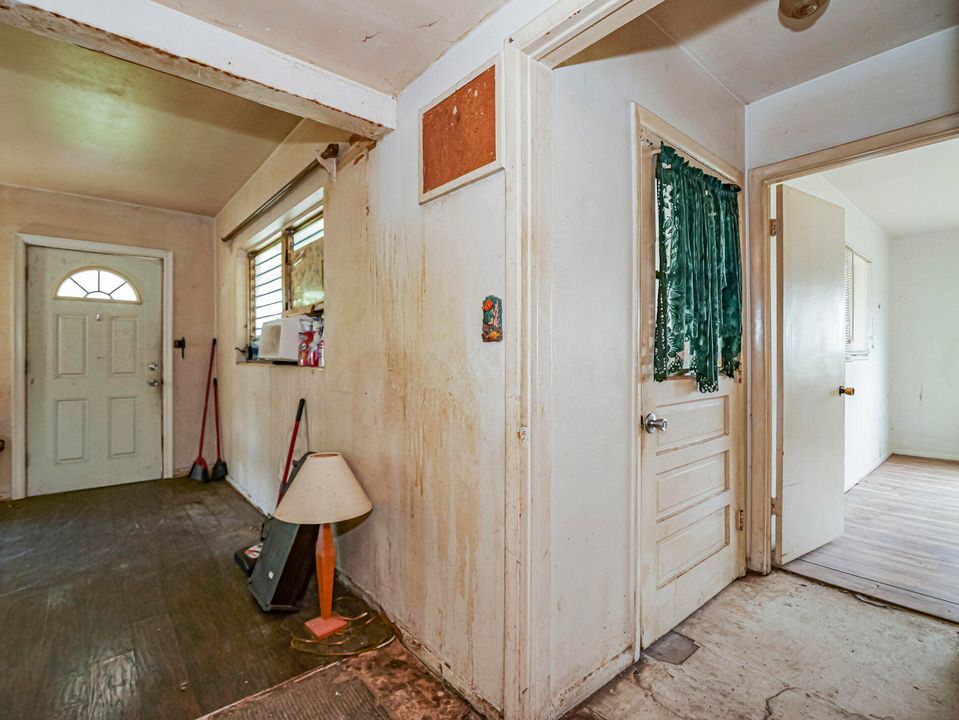 Под контрактом: $160,000 (3 спален, 2 ванн, 1084 Квадратных фут)