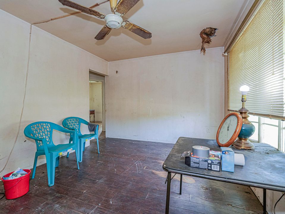 Под контрактом: $160,000 (3 спален, 2 ванн, 1084 Квадратных фут)