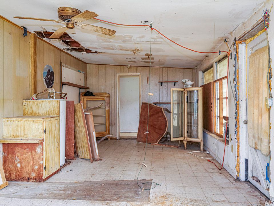 Под контрактом: $160,000 (3 спален, 2 ванн, 1084 Квадратных фут)