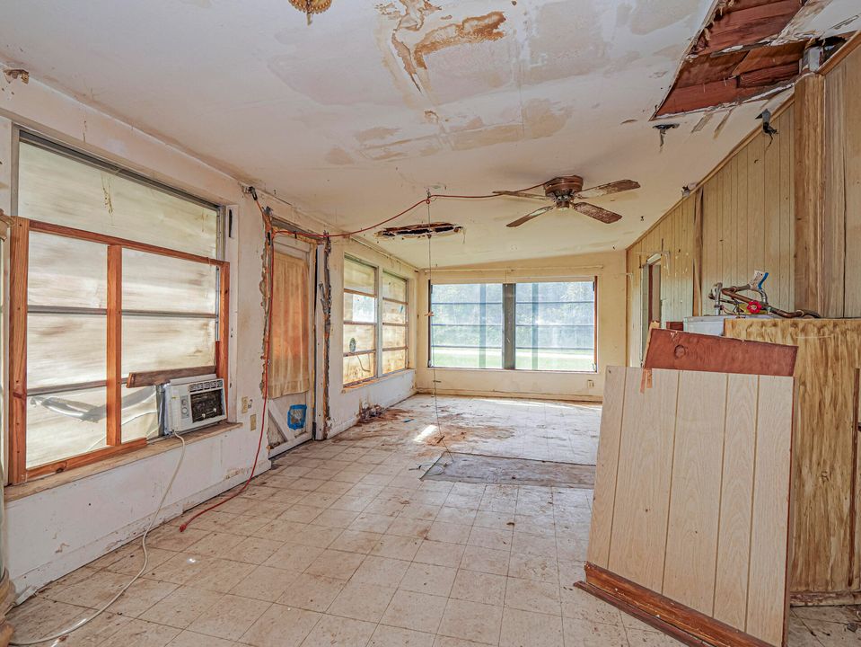 Под контрактом: $160,000 (3 спален, 2 ванн, 1084 Квадратных фут)