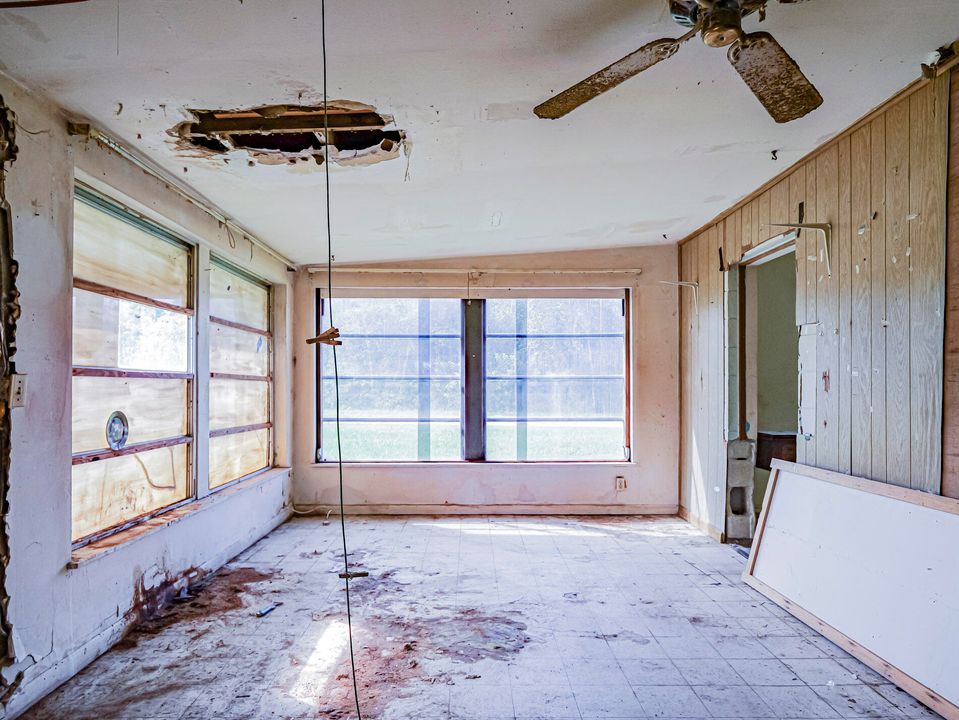 Под контрактом: $160,000 (3 спален, 2 ванн, 1084 Квадратных фут)