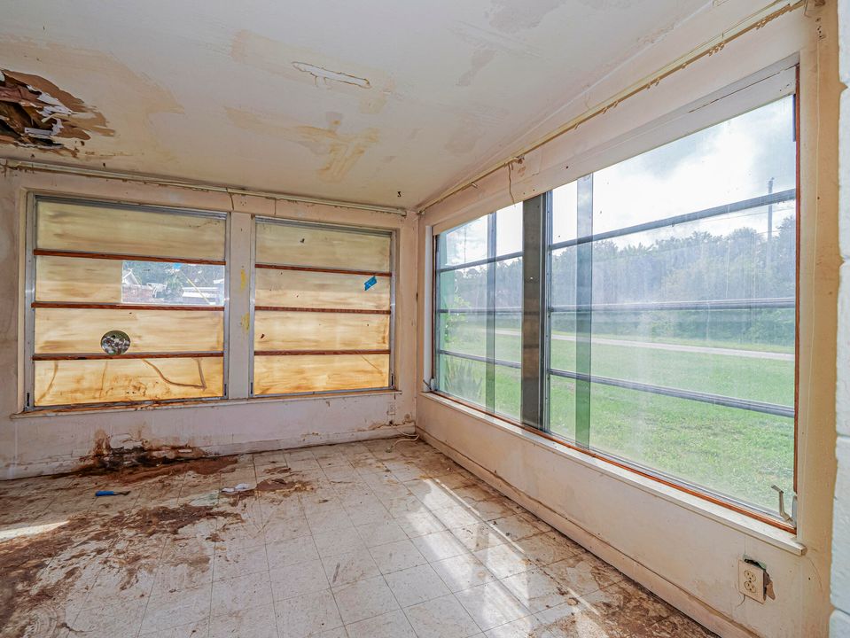 Под контрактом: $160,000 (3 спален, 2 ванн, 1084 Квадратных фут)