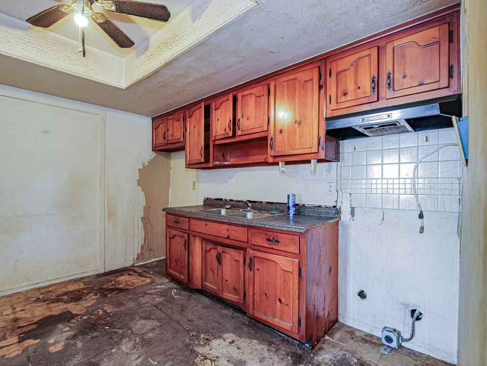 Под контрактом: $160,000 (3 спален, 2 ванн, 1084 Квадратных фут)