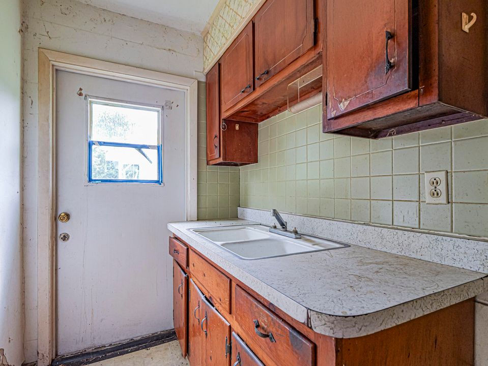 Под контрактом: $160,000 (3 спален, 2 ванн, 1084 Квадратных фут)