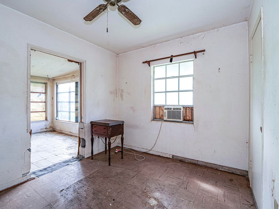 Под контрактом: $160,000 (3 спален, 2 ванн, 1084 Квадратных фут)