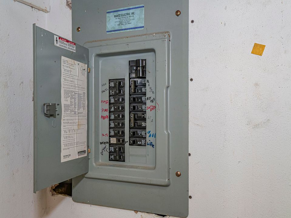 Под контрактом: $160,000 (3 спален, 2 ванн, 1084 Квадратных фут)